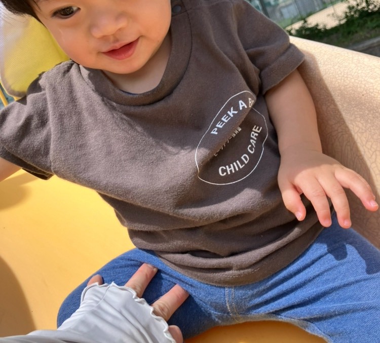 南堀江の公園にある滑り台を滑れるようになった1歳児