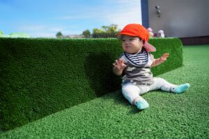 お散歩中の園児。 生きる力。