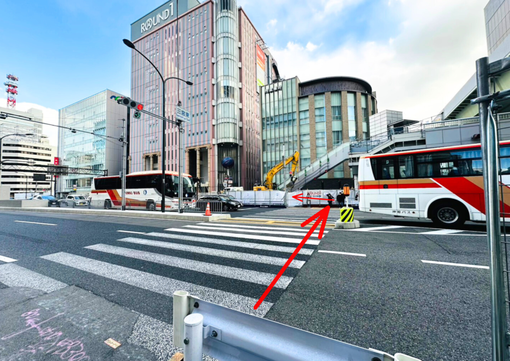 ラウンドワン 三宮駅前店の前の横断歩道