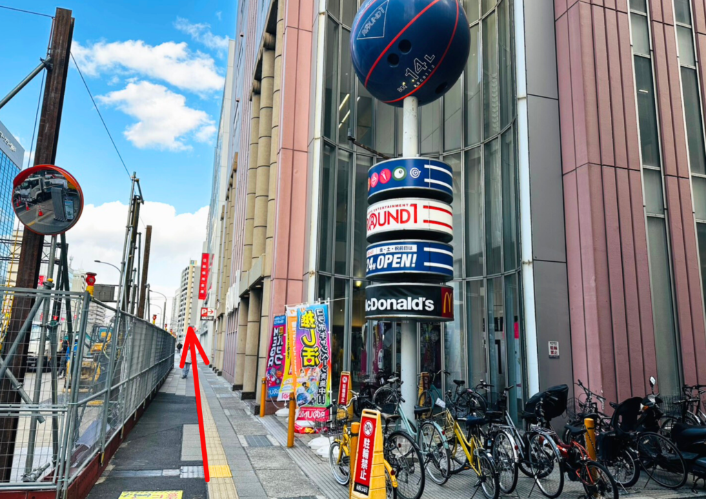 ラウンドワン 三宮駅前店の前の道