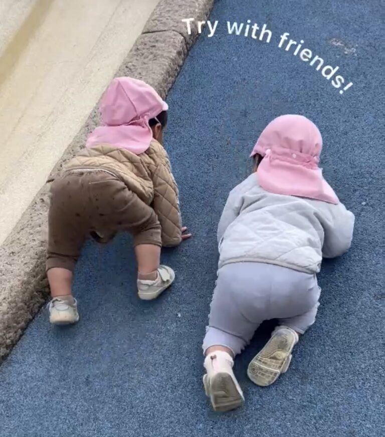 三宮近くの公園でハイハイをしながら遊ぶ0歳児