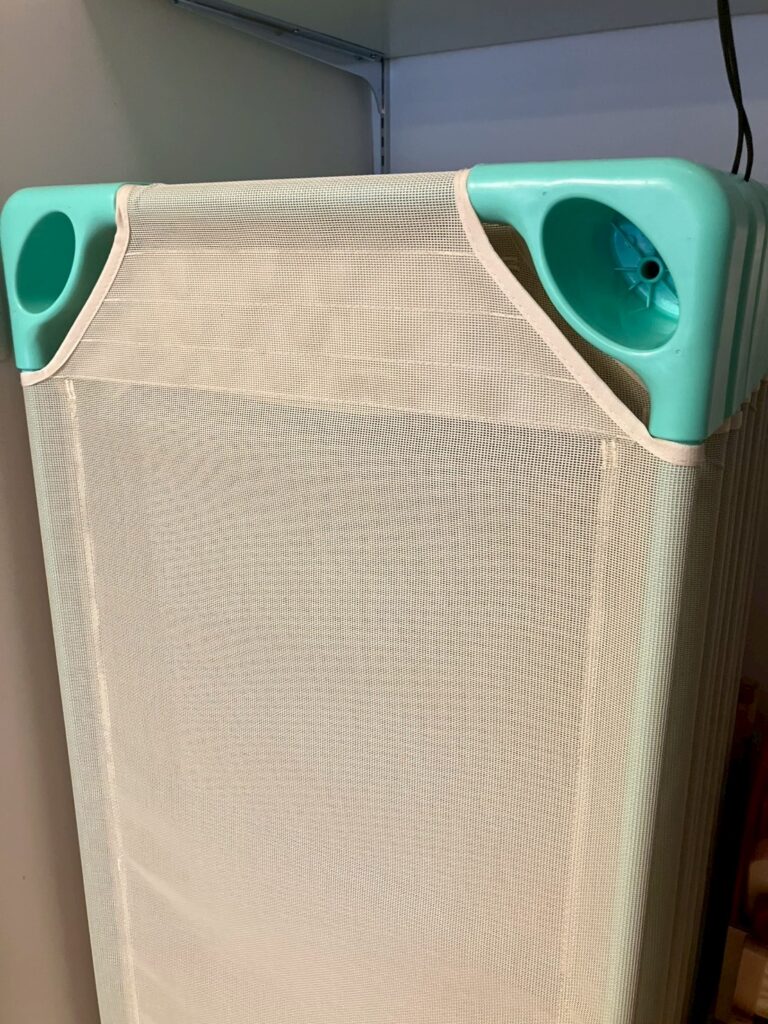 PEEK A BOO保育園でお昼寝用に使用しているコットベッド
